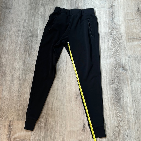 Men’s Uniqlo Athleisure Black Jogger - Picture 4 of 9